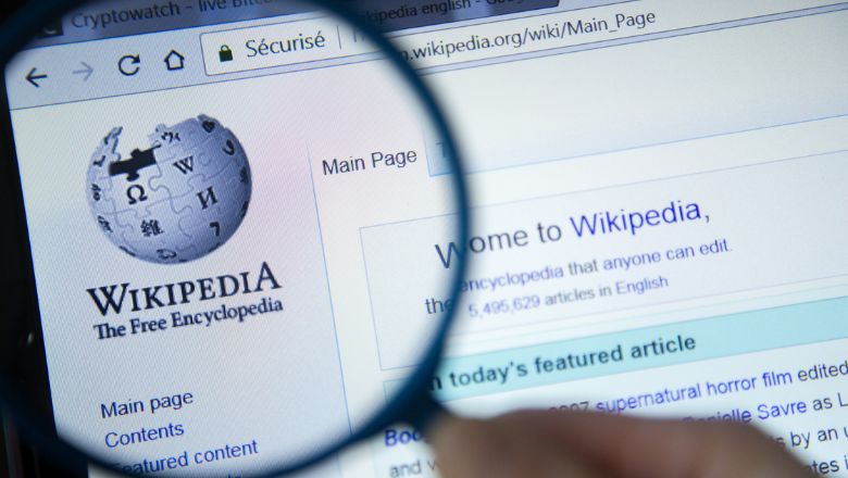 Отличия от классической архитектуры Википедии